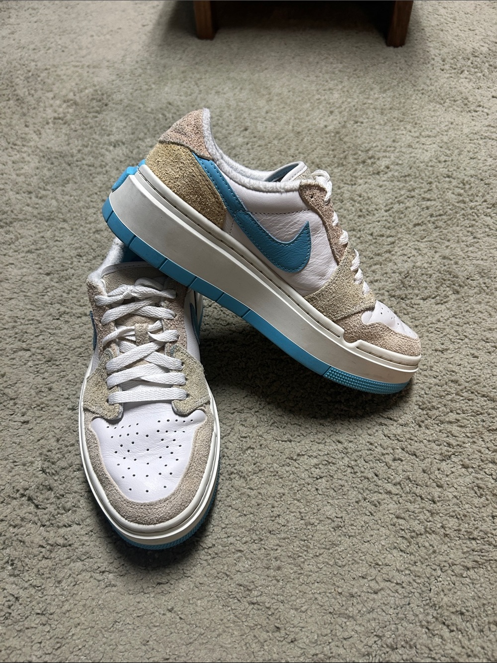 Nike Air Women's White Beige and Blue Low-Top Athletic Shoes